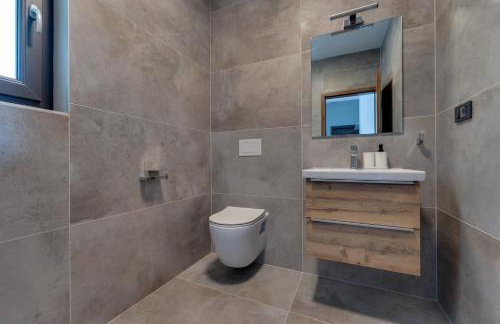 Villa Lavanda -semi-detached villa with a pool and a panoramic view, close to a sandy beach- by TRAVELER tourist agency Krk - Foto 21