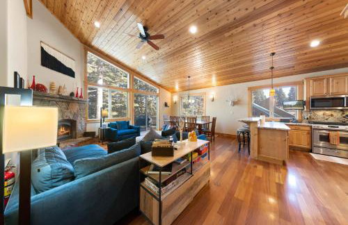 Skislope Manor - Spacious Tahoe Donner 4 BR with Gorgeous Home Theater and Hot Tub - Foto 6