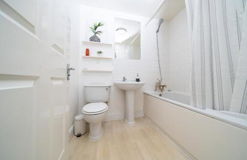 Duplex 2-Bed House with free Parking Near Greenwich O2 and city centre - Foto 12