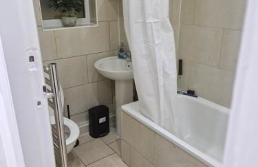 Lovely 2 Bed Heathrow and parking - Foto 13