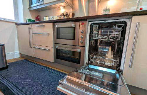 Luxury 2 Bed Apt, Sleeps 4, Secure PRKG-1 Car, Ascot Racecourse 5min walk, Legoland & Lapland 8mins, Windsor 15mins - Foto 21