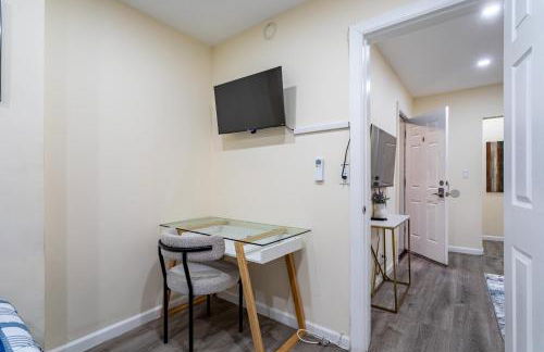 Luxe Retreat 2 Bedroom Hideaway Minutes from NYC - Foto 13