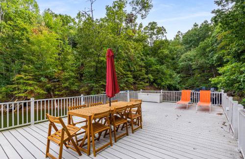 4bd Waterfront House in Lake Lanier with HotTub, FirePit, Wifi, Ping Pong and 2 Kaya - Foto 35