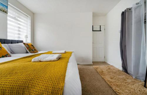 Stylish 3-Bed Home - 5 min walk to ExCeL - Free Parking - Near O2 & Canary Wharf - Photo 13