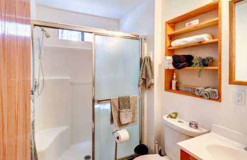 Near Hiking Trails Wooded Cabin in Lakeside! - Foto 12