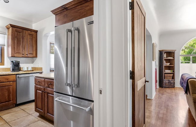 Casa O'keeffe - Five-minute Walk to The Plaza, Quiet Neighborhood, Comfort and Convenience - Foto 10