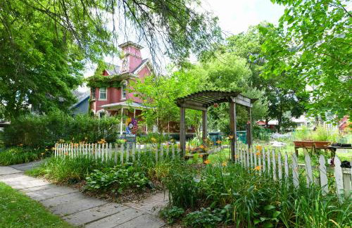 Fully Remodeled, Charming Victorian Home - Foto 14