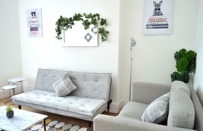 Beautiful Two-bed Apartment With Driveway Parking - Foto 21