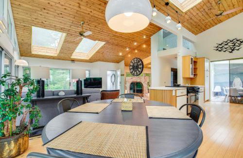 Modern Waterfront Home - 1 Mi to Cave Point Park! - Photo 8