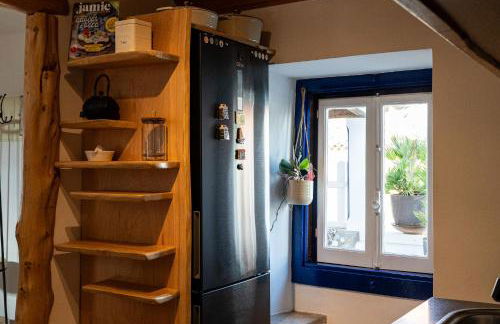 Charmingly Renovated Village House in Sintra, Penedo - Photo 29