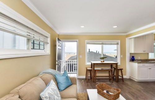 Oceanfront Back Home with View of the Sea - Photo 12