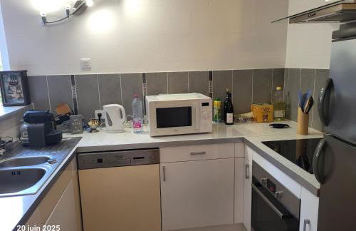 Gîte Coté Village - le cœur du village avec piscine - Foto 6