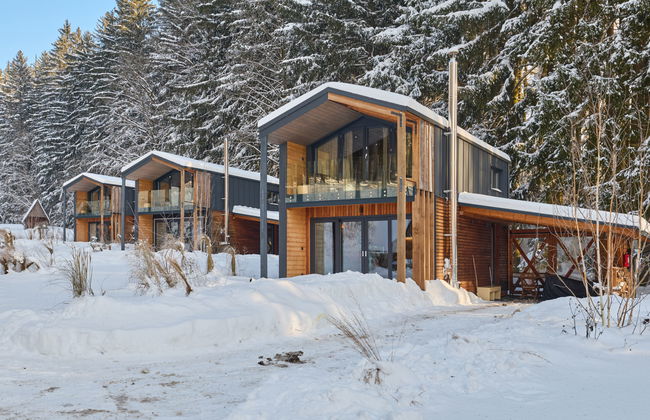 Luxe Timber Lodge & Relaxing Bath - Photo 2