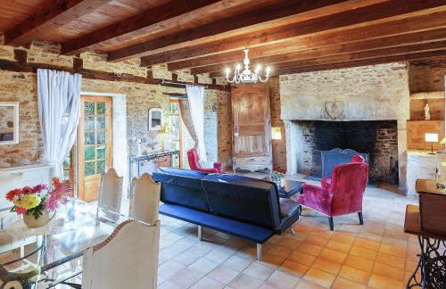 Forest Hideaway in Saint-Caprais - Foto 9