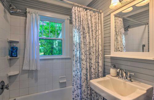 Restored Mars Hill Home on 1 Acre Walk to Town! - Foto 15