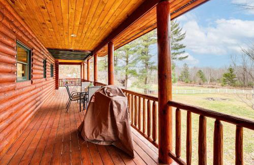 Spacious Log Home with 13 Acres, Ponds and Fire Pit! - Foto 32
