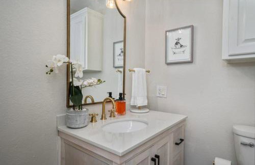 The Susser Estate with Dock Hot Tub Game Room - Foto 17