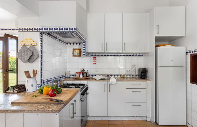 JOIVY 3-BR Cottage w/Terrace & Garden in Colares - Foto 16