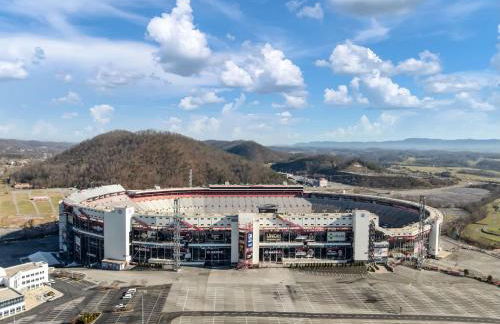 New 3BR Raceday Retreat - Steps from Speedway - Foto 6