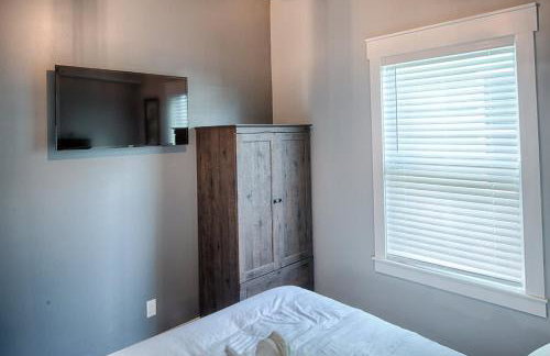 Quaint Cottage with Private Pool-Walk to Everything - Foto 14