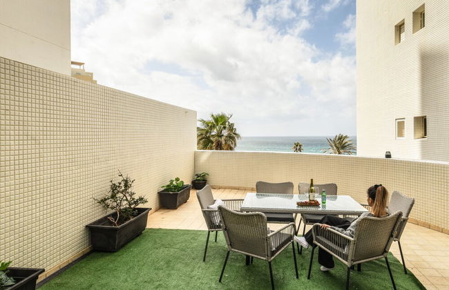 Seaside Escape with Private Patio by Sea N Rent - Foto 31