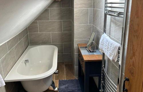 Farmhouse - Sleeps 6 - Near Alton Towers Peak Dist - Foto 7