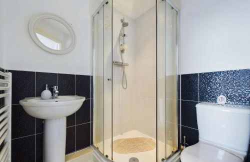 247 Serviced Accommodation in Stafford- 3BR Townhouse - Foto 11