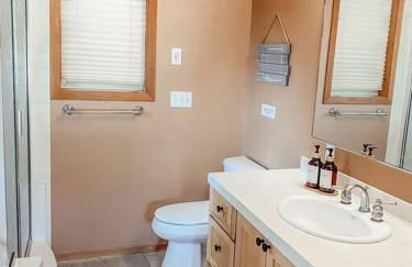 The River House- Riverfront Cabin-hot tub, gazebo! - Photo 36