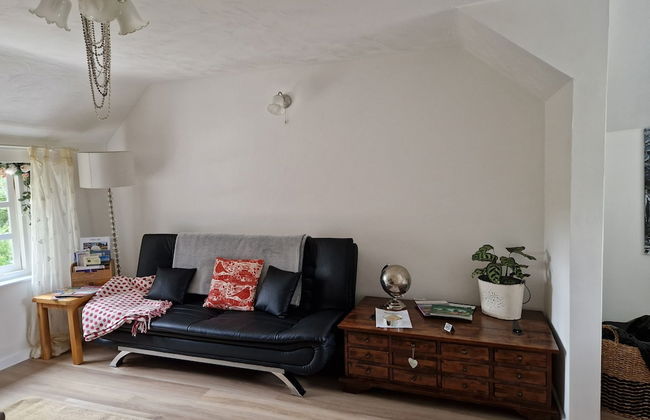 Lovely 2-bed Cottage in Coalbrookdale Telford - Photo 5