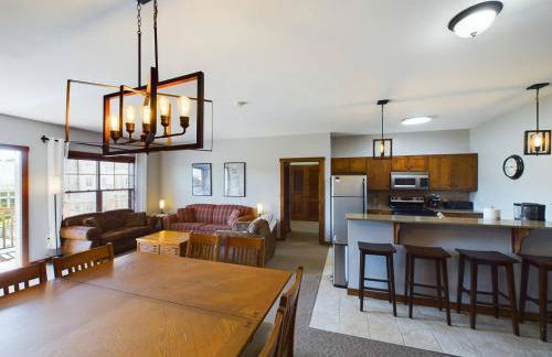 Soaring Eagle Ski-in - Ski-out Condo with Hot Tubs - Foto 1