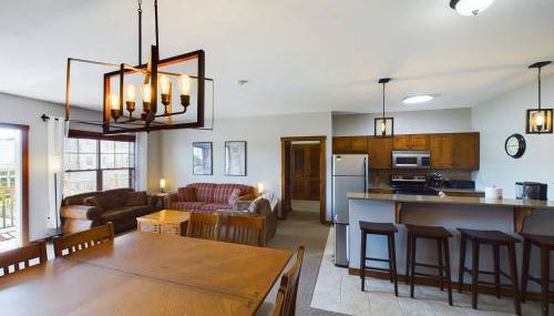 Soaring Eagle Ski-in - Ski-out Condo with Hot Tubs - Foto 1