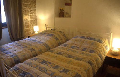 Rustical Stone house with pool - Foto 15