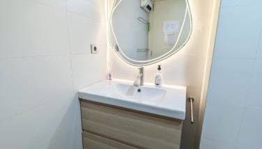 Barcelona Forum Pool and Parking included and Beach 5min - Photo 4, towels, Shower