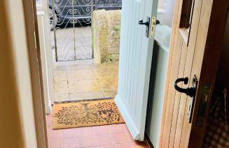 The Beautiful Bobbin - Premium Cottage with views, local walks, wood burner & pubs - Photo 10