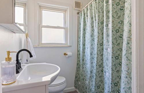 Family Friendly 3BR with Sunroom and Outdoor Area - Foto 9