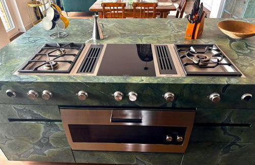 City Centre Roof Terrace Penthouse with Parking - Photo 18