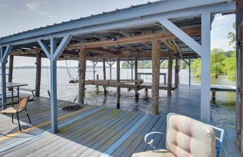 Beautiful Toledo Bend Retreat with Private Dock - Foto 31