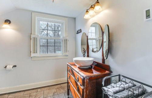 Pool, Patio and Putting Green Manchester Getaway - Foto 18