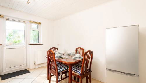 Single Room with a shared Kitchen and bathroom in a 5-Bedroom House at Hanwell - Foto 4