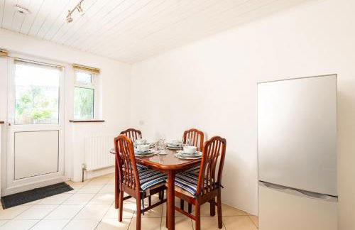 Spacious en-suite in a 5-Bedroom House at Hanwell (2nd Floor) - Foto 6