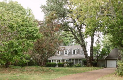 ~ The Cozy Farmhouse ~ | Sleeps 10+ | Farm Views - Foto 64