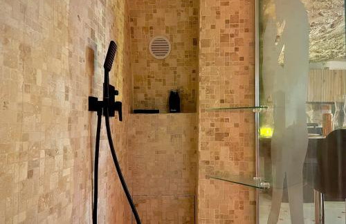 Secret LoveRoom - SpaBalnéo, Lit King Size, CLIM, Chic, calme et discret, 2 personnes - Foto 29