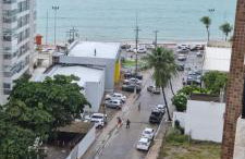 Apartamento na praia de ponta verde com piscina e área de lazer - Foto 1