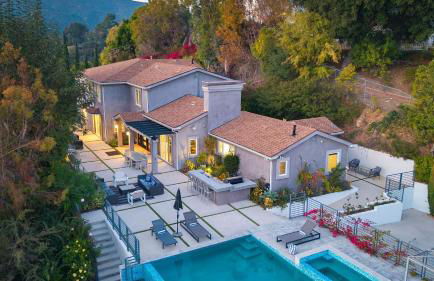 LA Hillside Retreat w Pool Views Fire Pit Outdoor Lounging Casa Bellagio by AvantStay - Foto 61