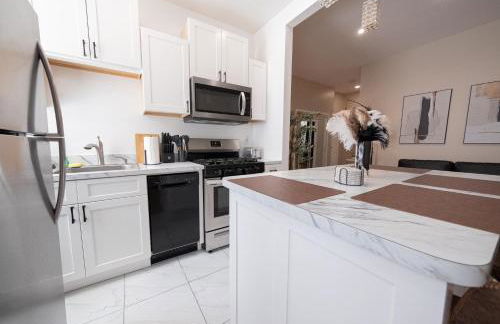 Sunlit 2BR Central Park North elevator & laundry - Foto 44