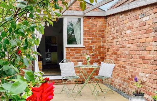 The Parlour - Photo 1