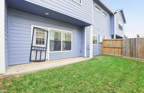 O18B Spacious 3BR Home Sleeps 10 With 2 Living Areas - Foto 46