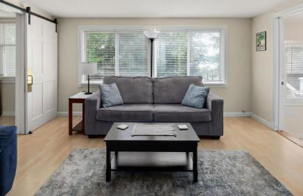 Cozy Colchester Cabin near Lake by RedAwning - Foto 4