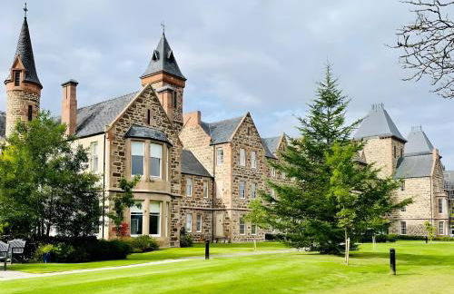 Great Glen Townhouse Inverness - Entire 3 Story Townhouse - Photo 1