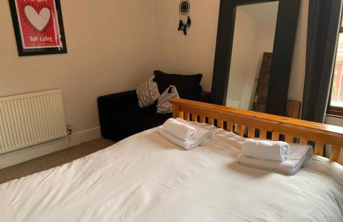 Beautifully Styled 2BR Home with Garden - Foto 15